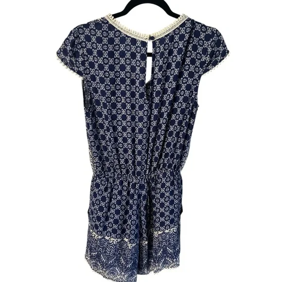 19 Cooper Blue and White Patterned beach style. - Picture 2 of 8